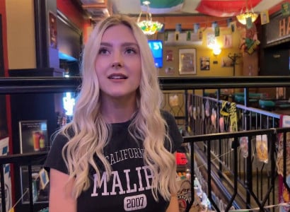 Gạ trai lạ ở bar vào toilet chịch nhau